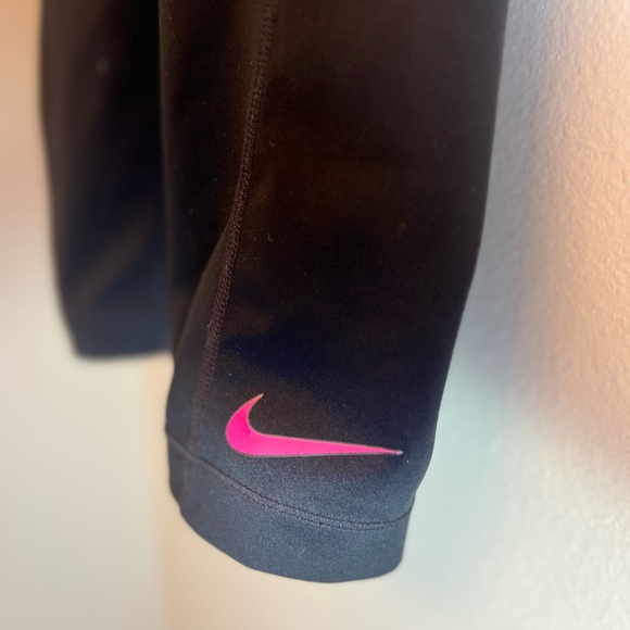 Nike Pro Capris - Picture 2 of 4